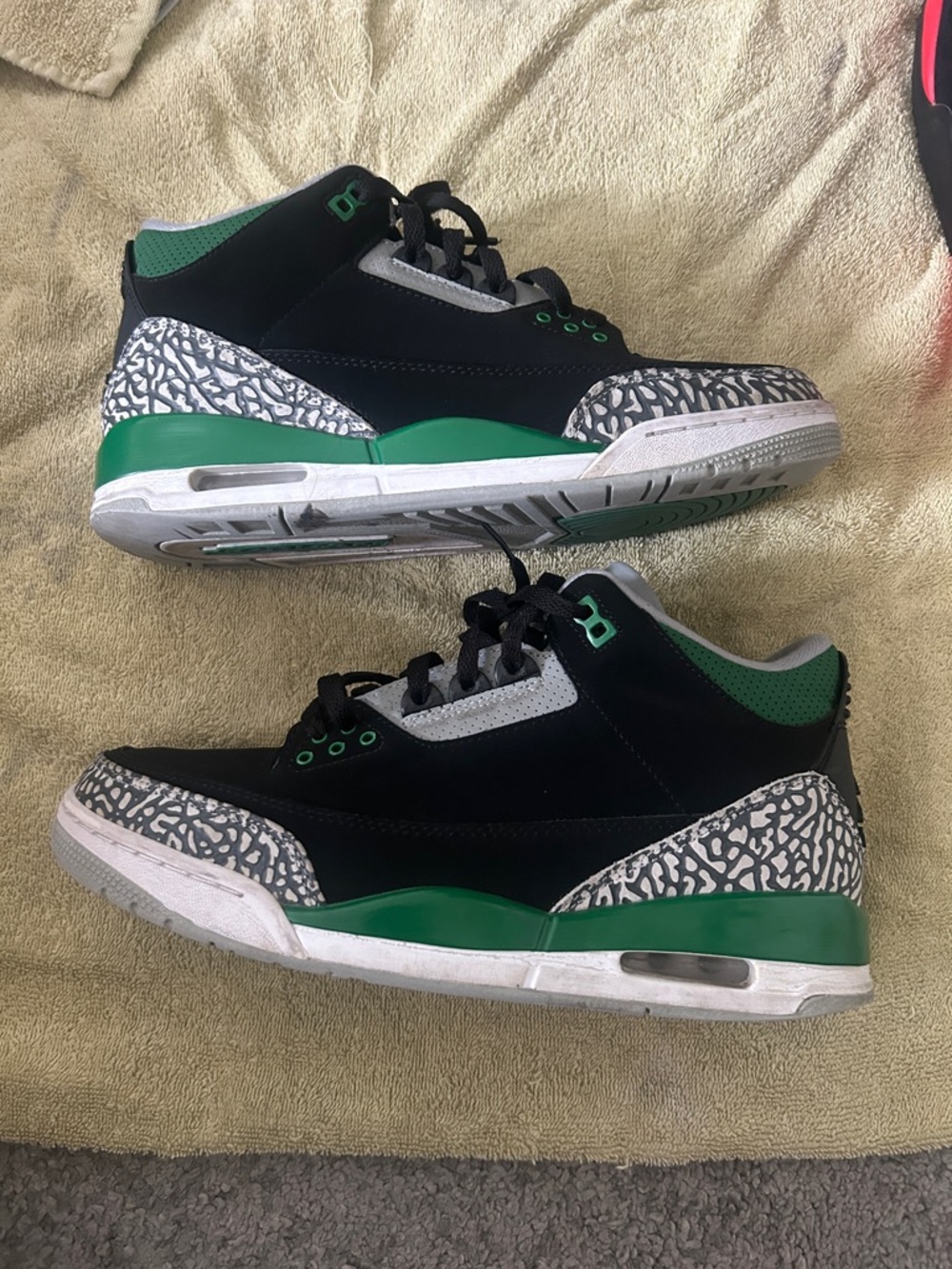 Preowned size 10 1/2 Jordan 3